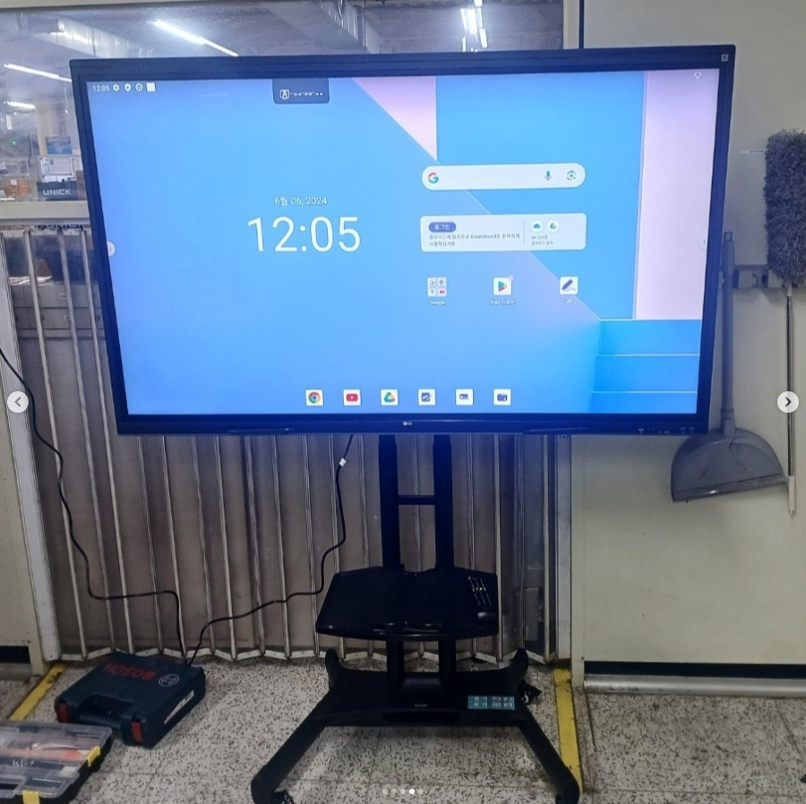 (주)유니크 사업장 LG 65인치전자칠판 납품설치(65TR3PN)